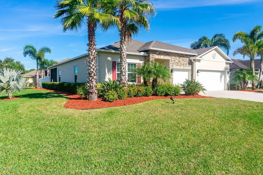 861 Grandeur Street SE Palm Bay FL 32909