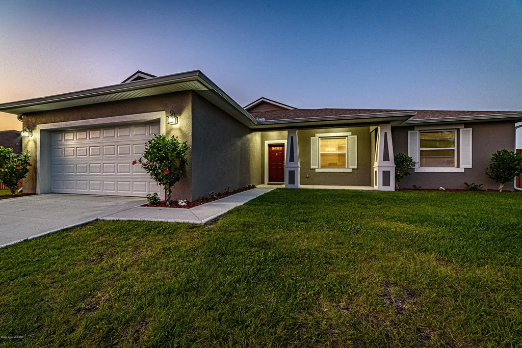 423 Hamy Street SW Palm Bay FL 32908