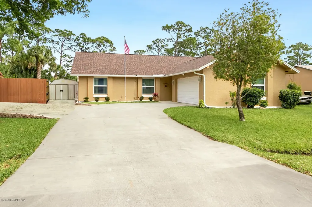 813 Isar Avenue NW Palm Bay FL 32907