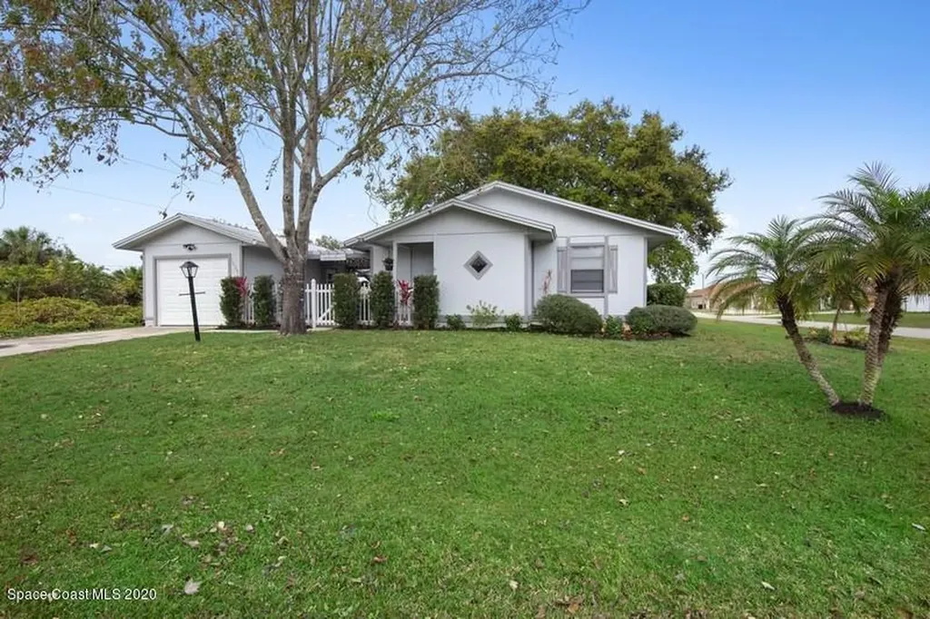 1099 Hosbine Street SE Palm Bay FL 32909