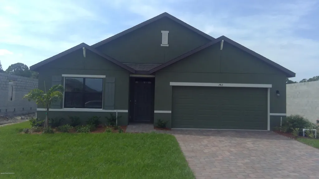 742 Old Country Road SE Palm Bay FL 32909