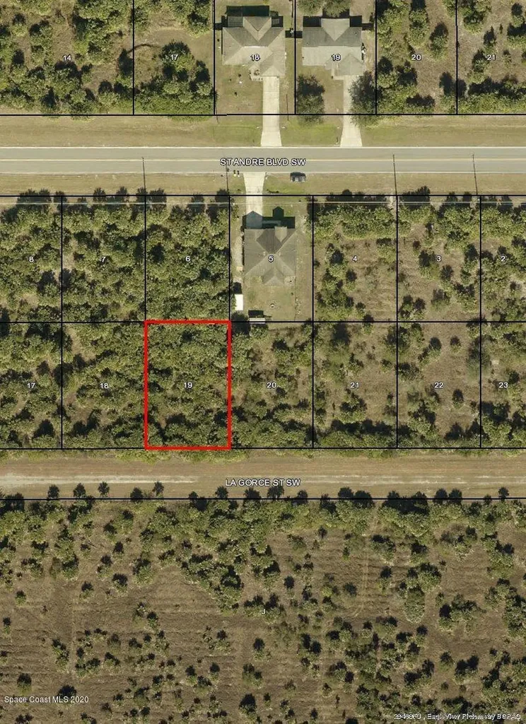 447 La Gorce Street SW Palm Bay FL 32908
