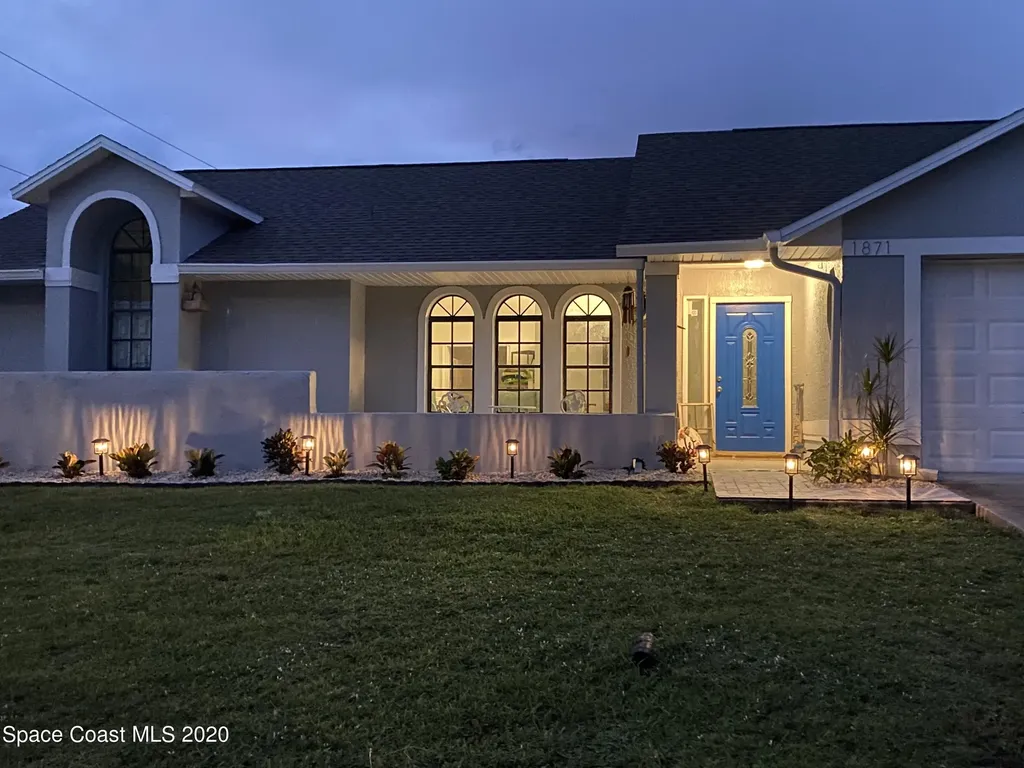 1871 Parrsboro Street NW Palm Bay FL 32907