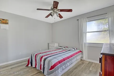 910 Ithaca Avenue SE Palm Bay FL 32909