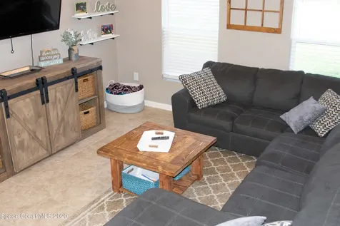 674 Easton Forest Circle SE Palm Bay FL 32909