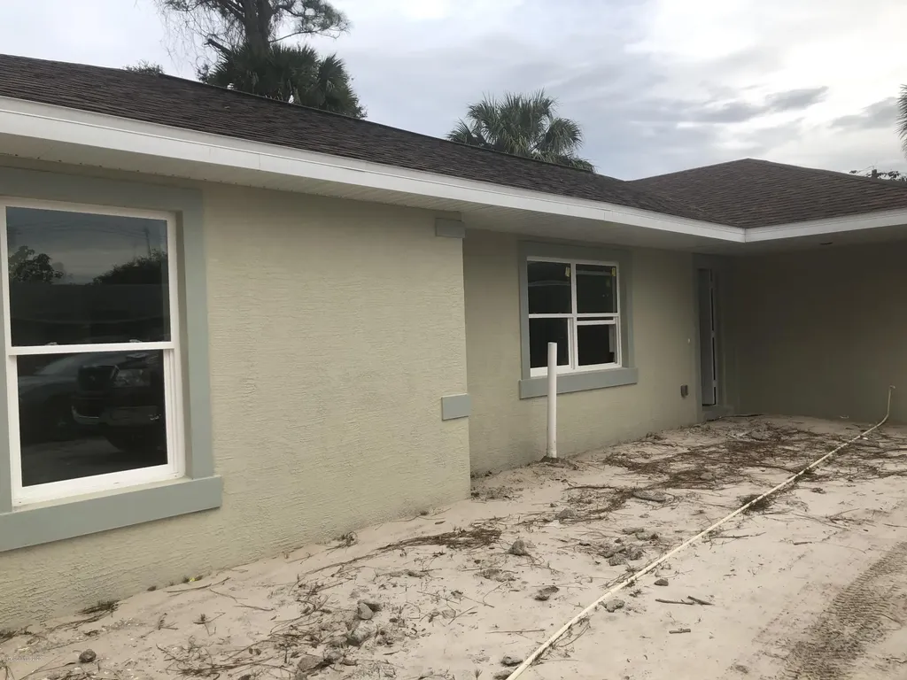 1039 Lake Avenue Edgewater FL 32132