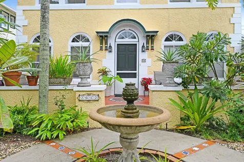 2012 Waverly Place Melbourne FL 32901