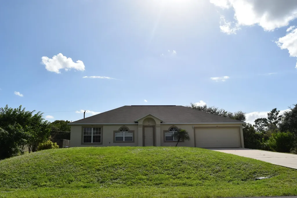 1660 Waldrep Street SE Palm Bay FL 32909