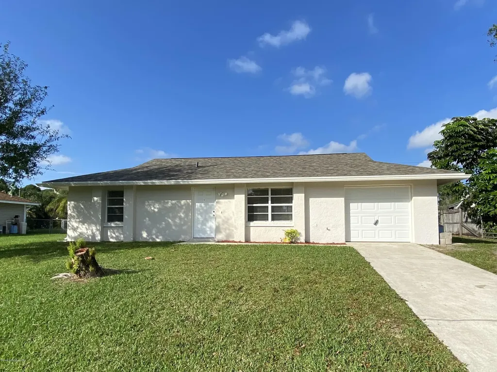 499 Brickell Street SE Palm Bay FL 32909