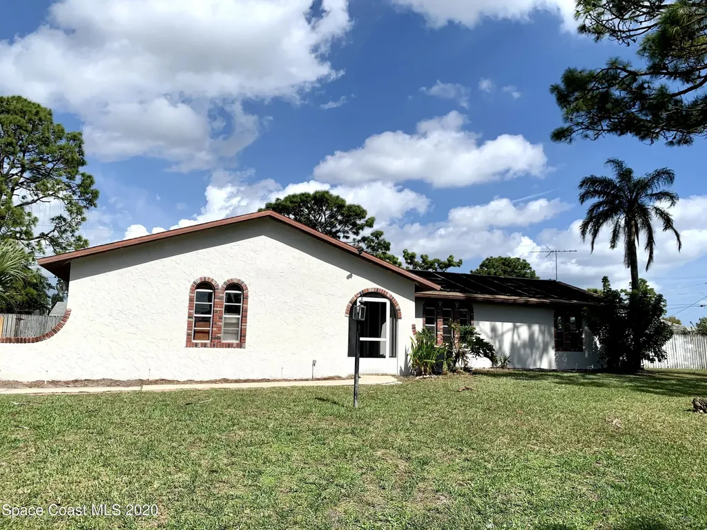 913 Coquina Street SE Palm Bay FL 32909
