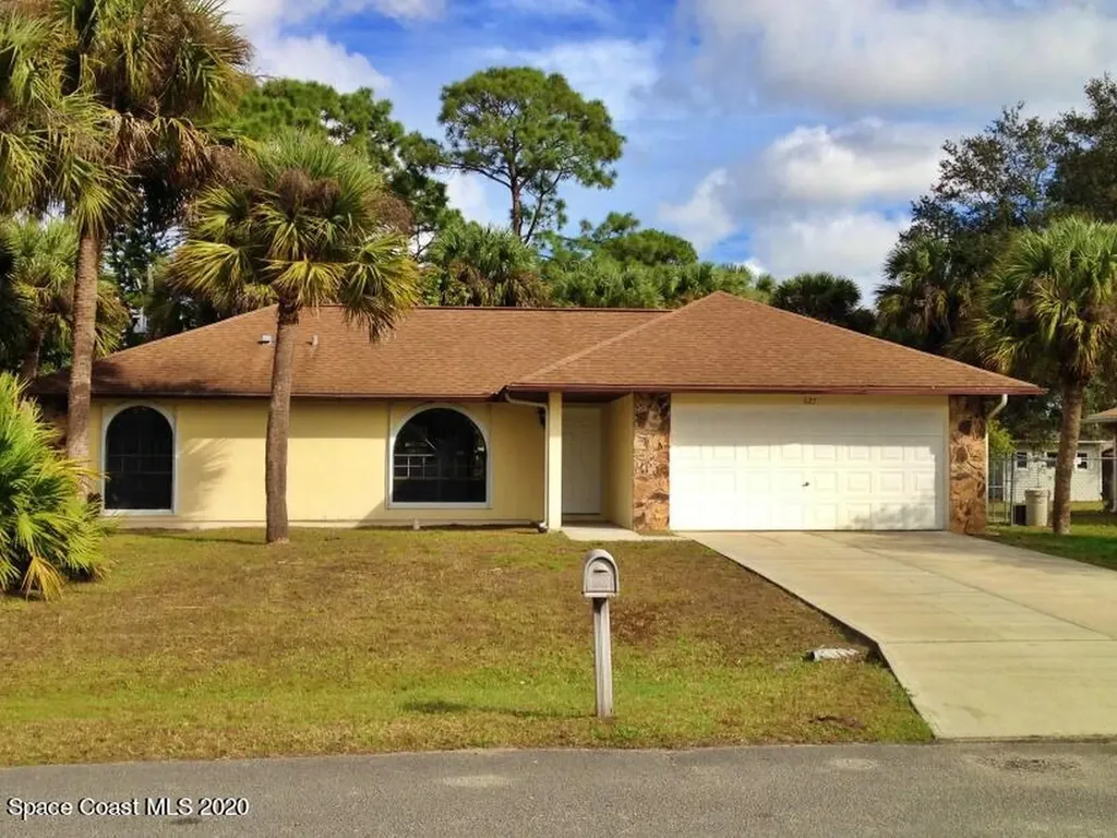 627 Castaways Street NE Palm Bay FL 32907