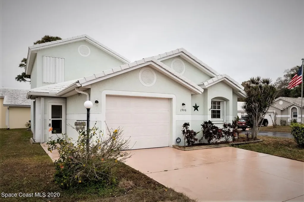 1906 Myrtle Court NE Palm Bay FL 32905
