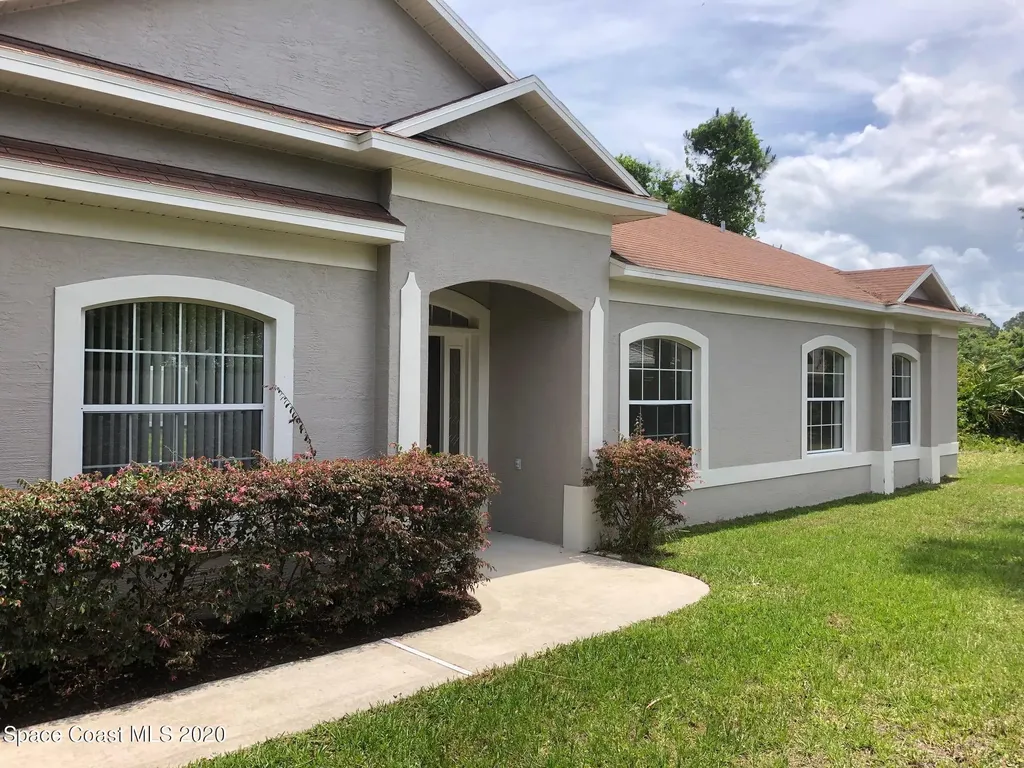27 Whirlaway Drive Palm Coast FL 32164
