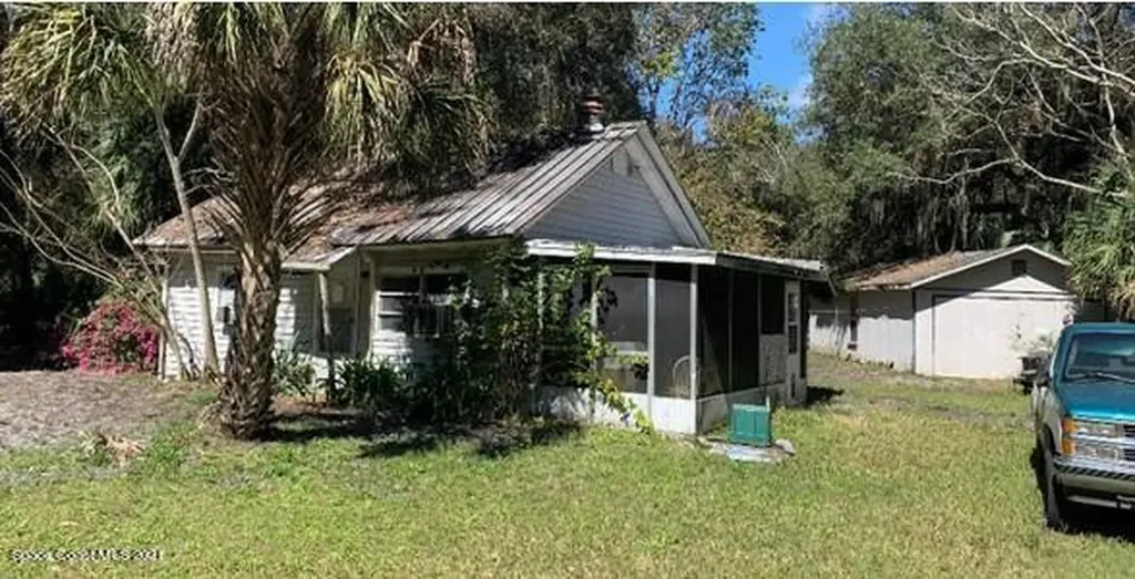 1325 County Line Road Oak Hill FL 32759