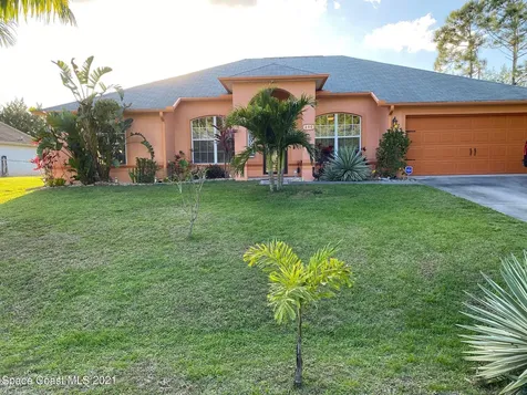 490 Hobart Avenue NW Palm Bay FL 32907