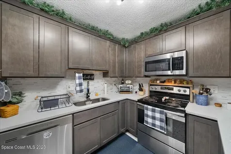 2113 Vista Oaks Circle NE Palm Bay FL 32905