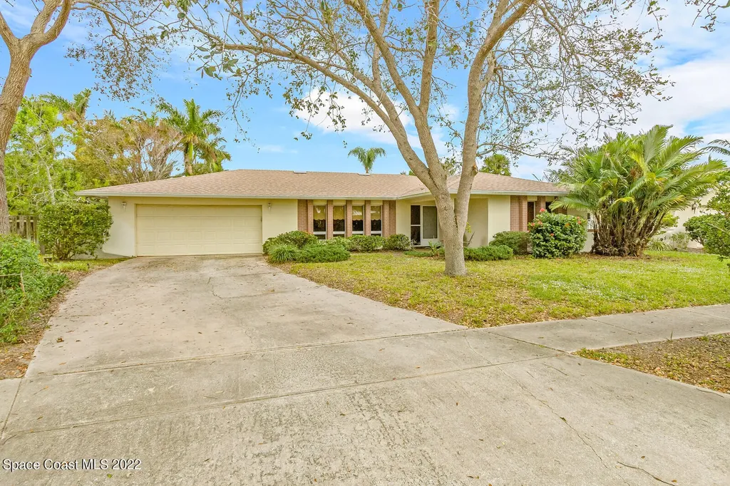 559 W Amherst Circle Satellite Beach FL 32937