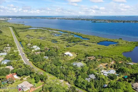 2076 S Courtenay Parkway Merritt Island FL 32952