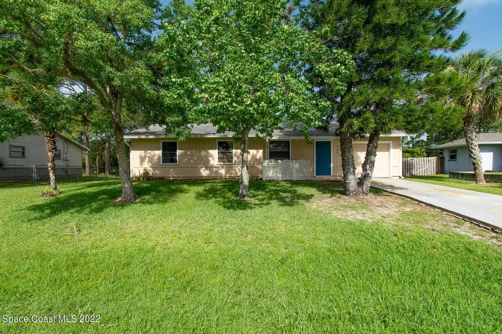 250 Jefferson Avenue NW Palm Bay FL 32907