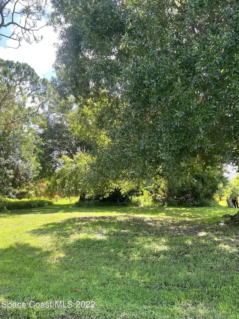 832 New Zealand Avenue NW Palm Bay FL 32907