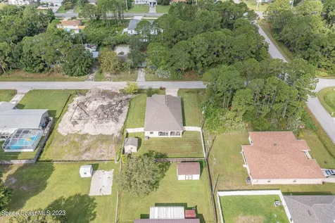 1015 Cloverleaf Avenue SE Palm Bay FL 32909