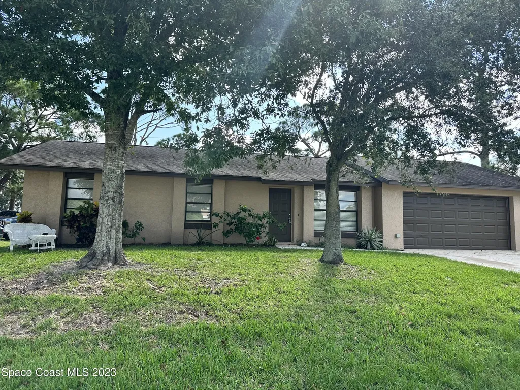 1039 Lamplighter Drive NW Palm Bay FL 32907
