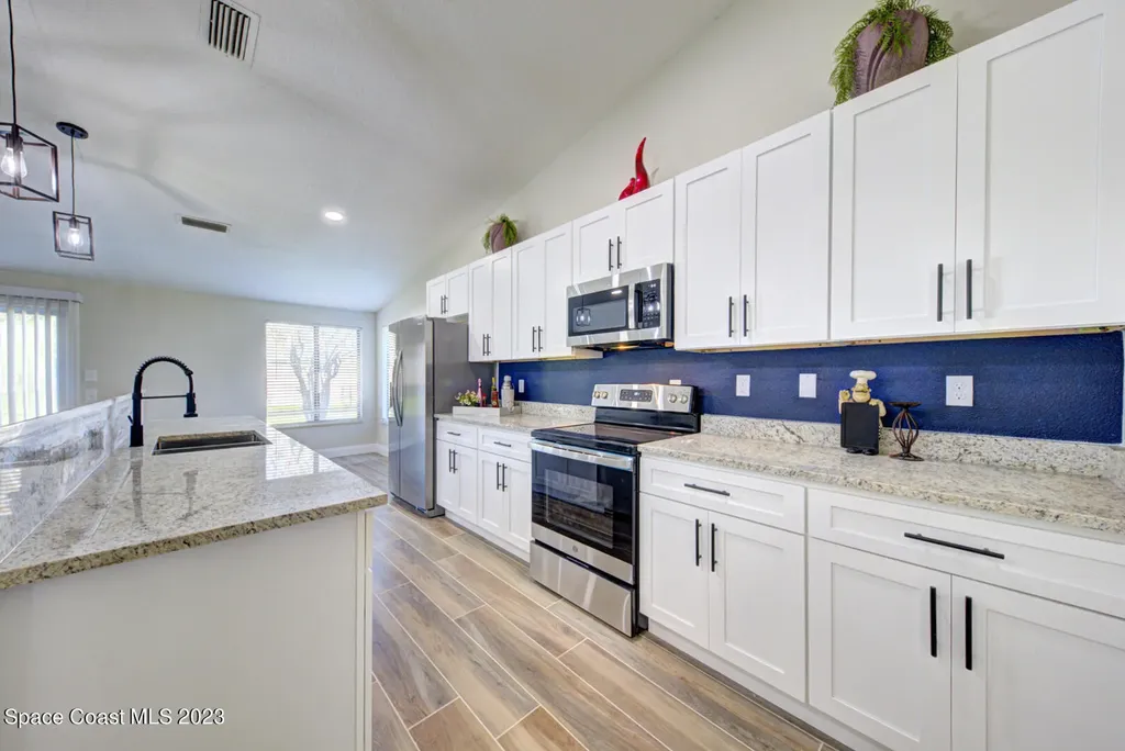 896 Isar Avenue NW Palm Bay FL 32907