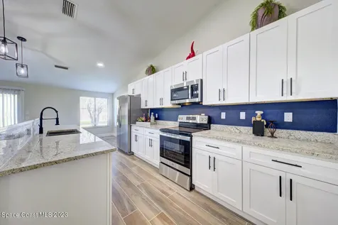896 Isar Avenue NW Palm Bay FL 32907