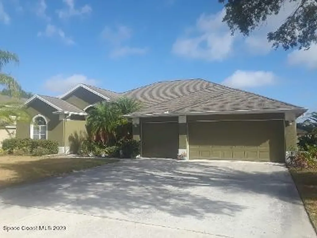220 Wading Bird Circle SW Palm Bay FL 32908