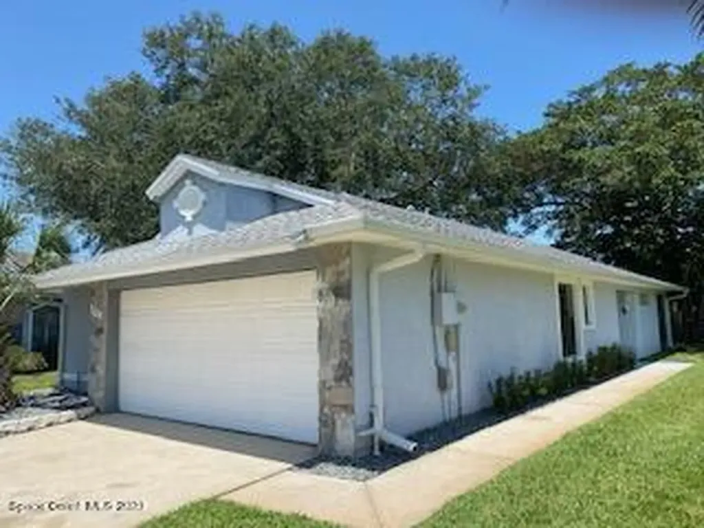 524 Oak Mont Place Melbourne FL 32940