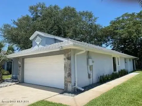 524 Oak Mont Place Melbourne FL 32940
