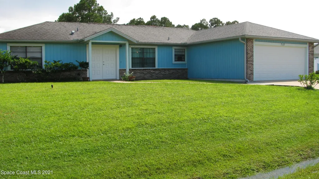 710 Hainey Street SW Palm Bay FL 32908