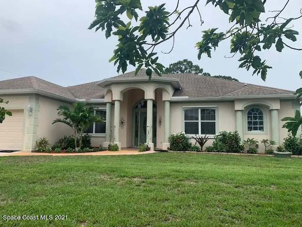 285 Higgins Avenue NW Palm Bay FL 32907