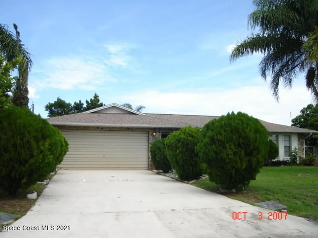 2137 Greyfield Street NE Palm Bay FL 32907