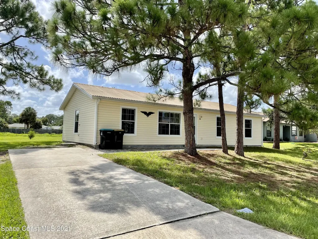 1658 Glendale Avenue NW Palm Bay FL 32907