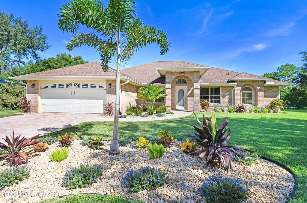 1697 Country Cove Circle Malabar FL 32950