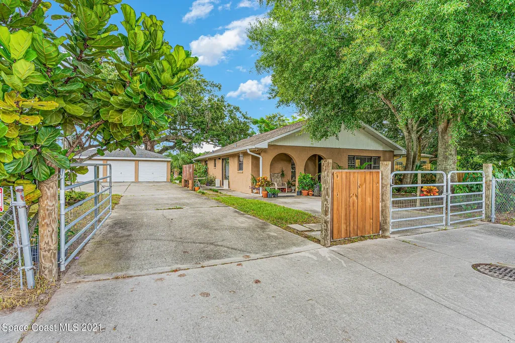 586 Easy Street Merritt Island FL 32953