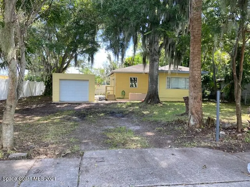 109 S Grannis Avenue Titusville FL 32796
