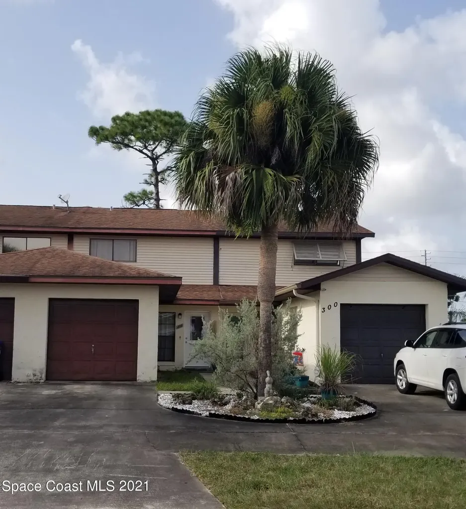 298 W Towne Place Titusville FL 32796