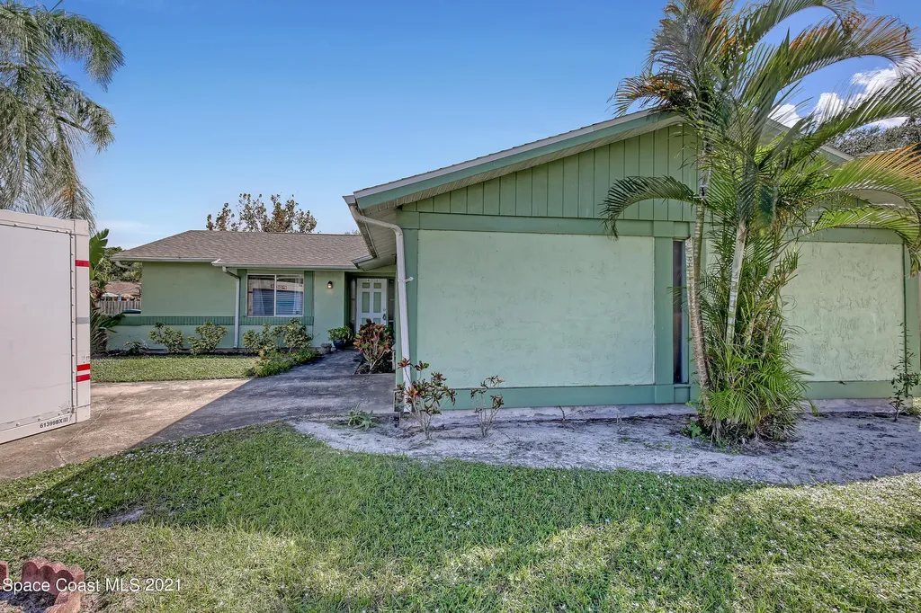453 Ralwood Lane NE Palm Bay FL 32907