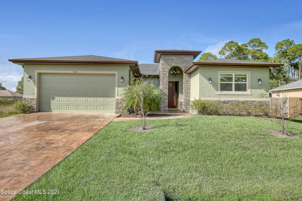 923 Quinn Street SE Palm Bay FL 32909