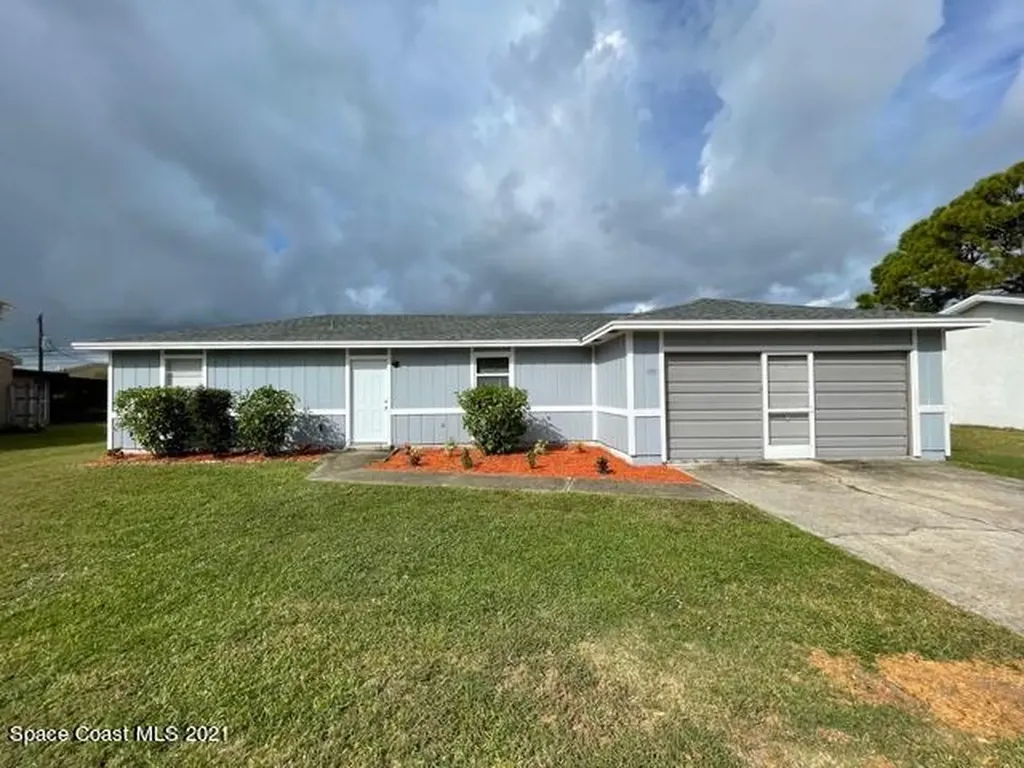 880 Dunkirk Avenue NW Palm Bay FL 32907