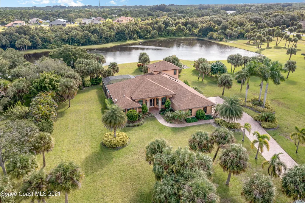 1553 Nome Lane Malabar FL 32950