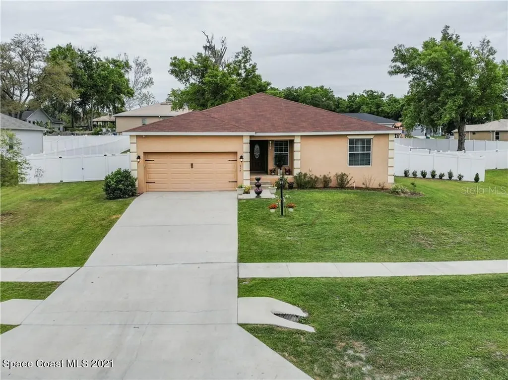 317 Woods Landing Drive Lady Lake FL 32159