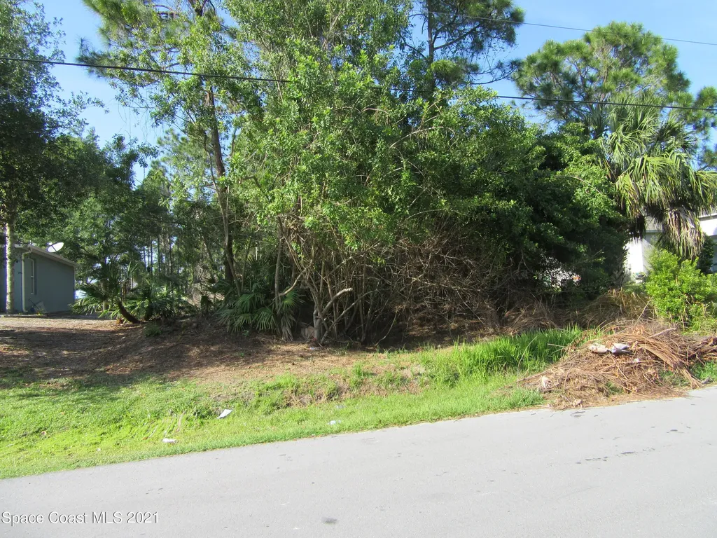 571 Hammond Street SW Palm Bay FL 32908