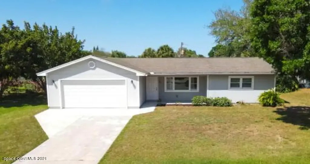 890 Haverhill Avenue Sebastian FL 32958