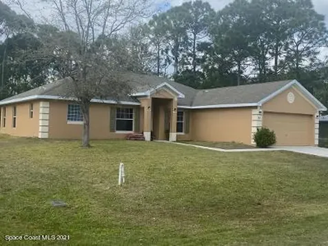 842 Du Bois Avenue SE Palm Bay FL 32909
