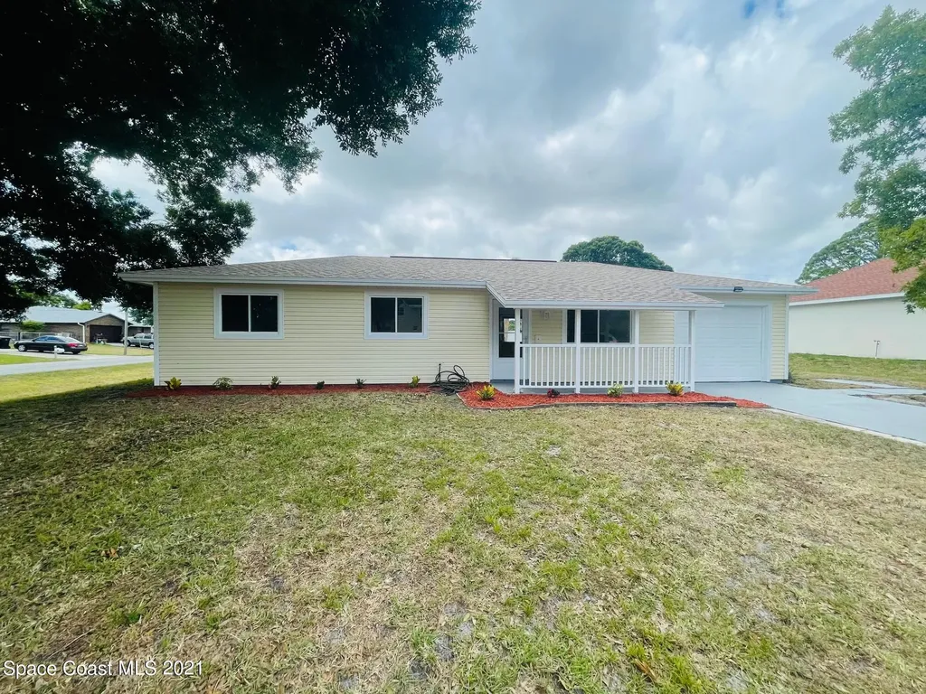 909 Slocum Street NW Palm Bay FL 32907