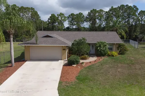 1217 Pakenham Street NW Palm Bay FL 32907