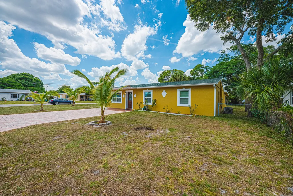 200 Lantana Lane Melbourne FL 32901